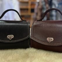 BAÚ DE PRENDA COM FECHO